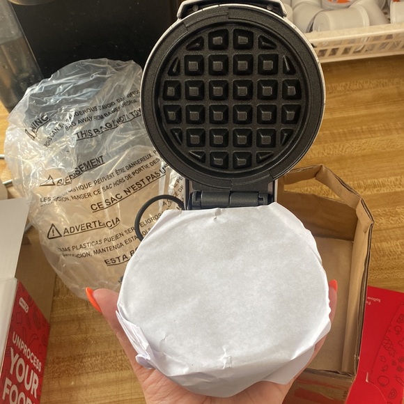Mini waffle maker, never used - Picture 3 of 4